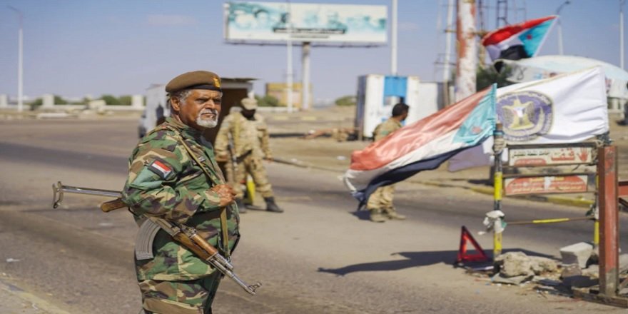 Yemen'in Aden Kentinde Protestocular, Cumhurbaşkanlığı Sarayına Saldırdı